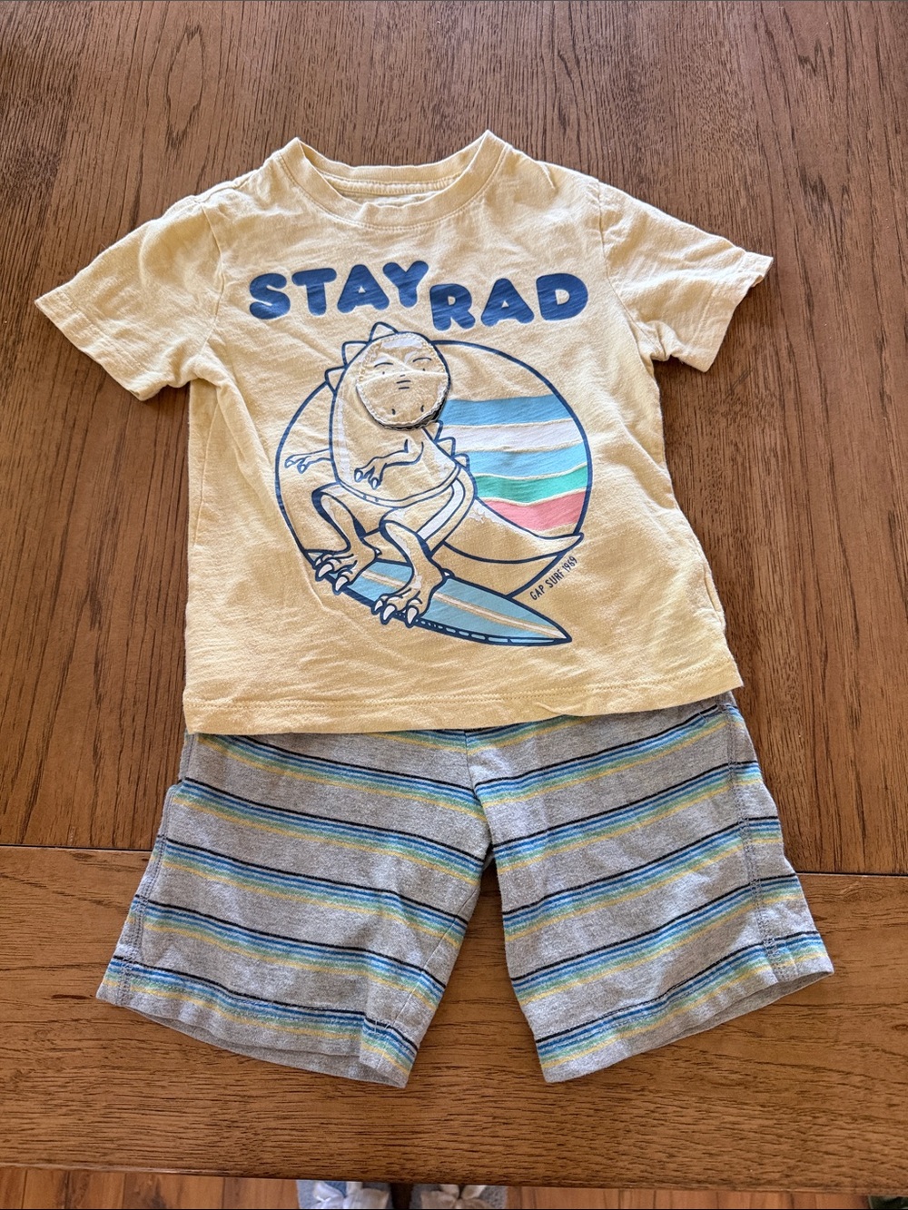 Boys 4T Gap short sleeve & shorts set Stay Rad Yellow Dino Shrt Set - Kids